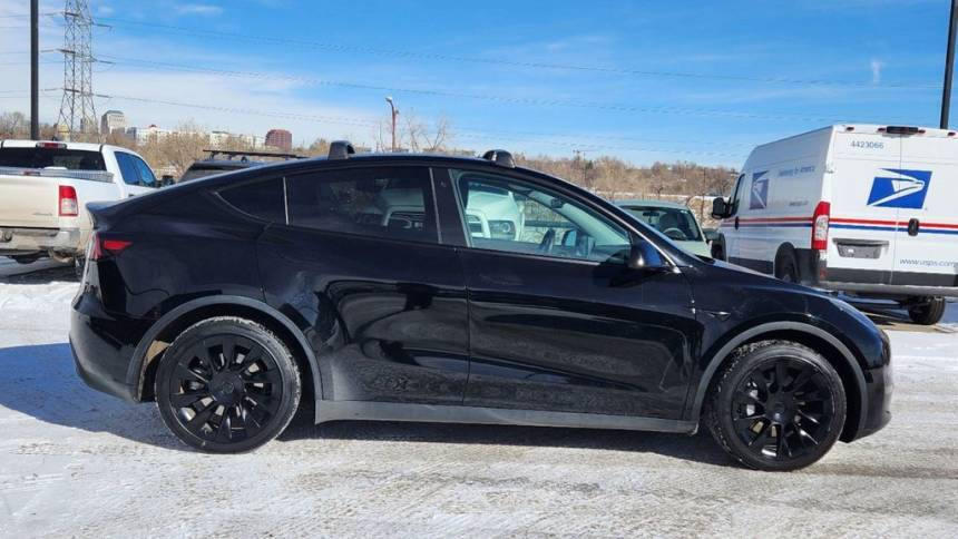 2021 Tesla Model Y 5YJYGDEE2MF180857