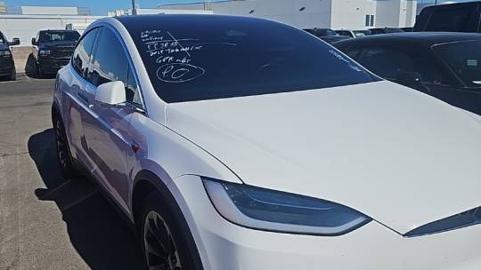 2018 Tesla Model X 5YJXCDE27JF122252