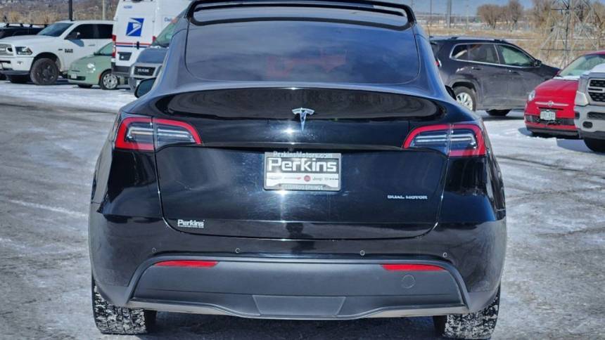 2021 Tesla Model Y 5YJYGDEE2MF180857