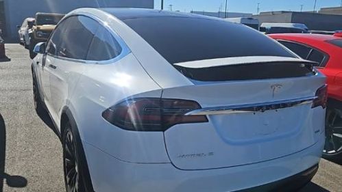 2018 Tesla Model X 5YJXCDE27JF122252