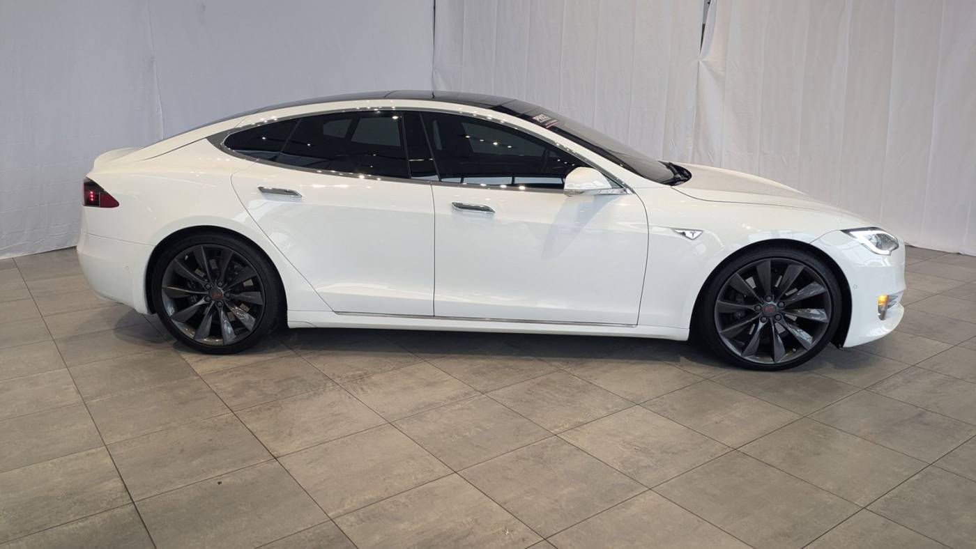 2016 Tesla Model S 5YJSA1E25GF146928