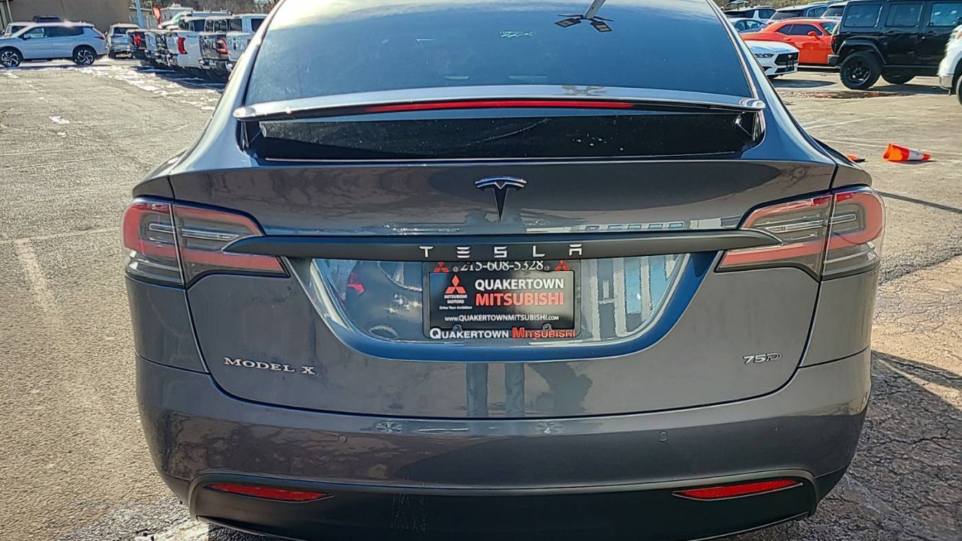 2018 Tesla Model X 5YJXCDE26JF101229