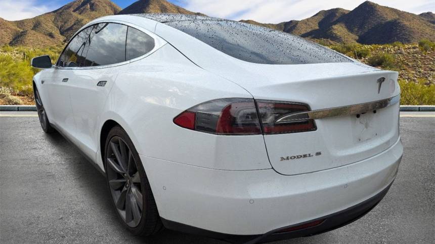 2015 Tesla Model S 5YJSA1S25FF092016