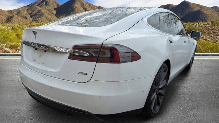 2015 Tesla Model S 5YJSA1S25FF092016