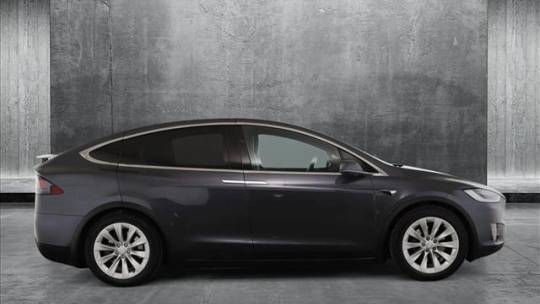 2017 Tesla Model X 5YJXCBE2XHF060943