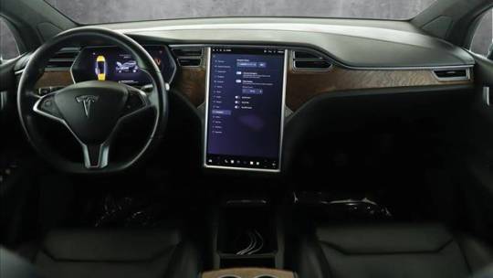 2017 Tesla Model X 5YJXCBE2XHF060943