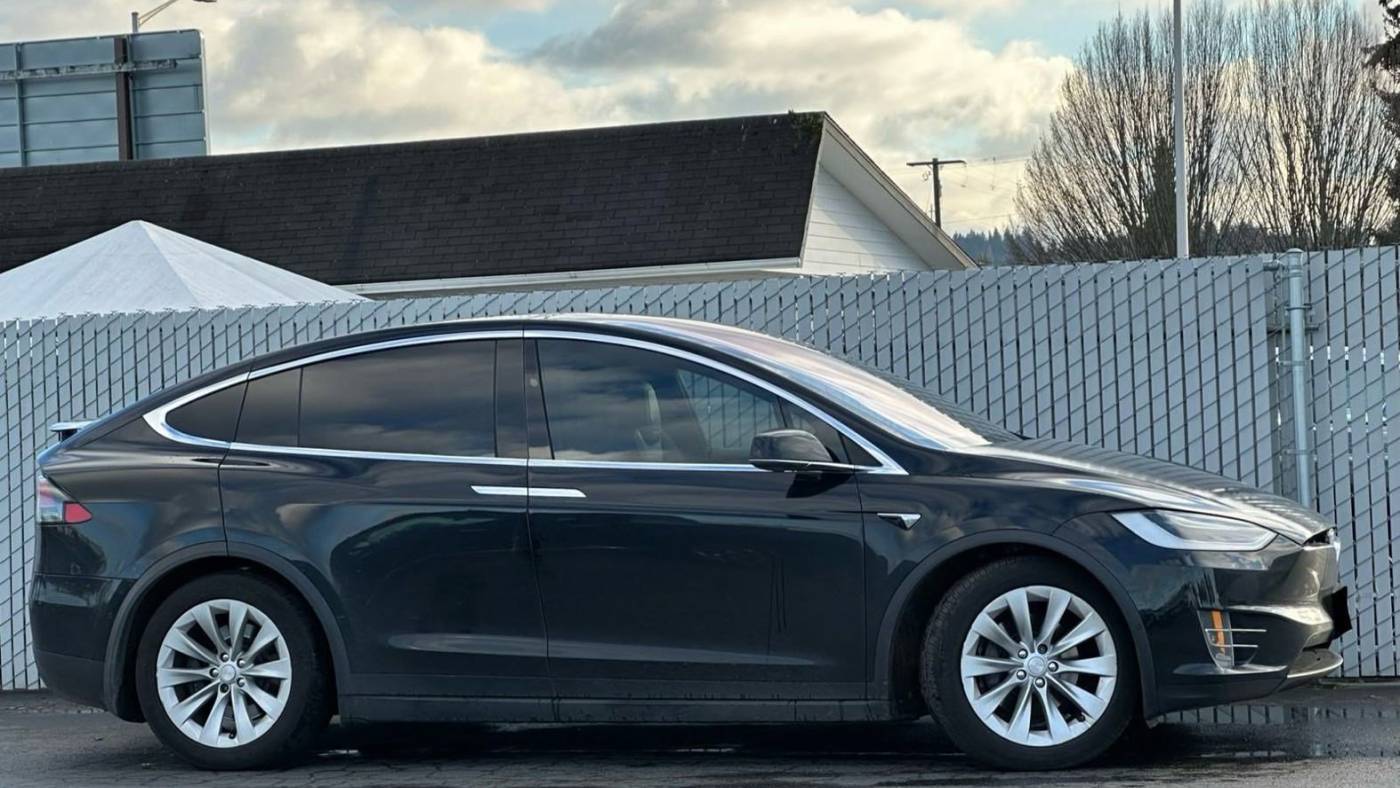 2017 Tesla Model X 5YJXCAE25HF076204