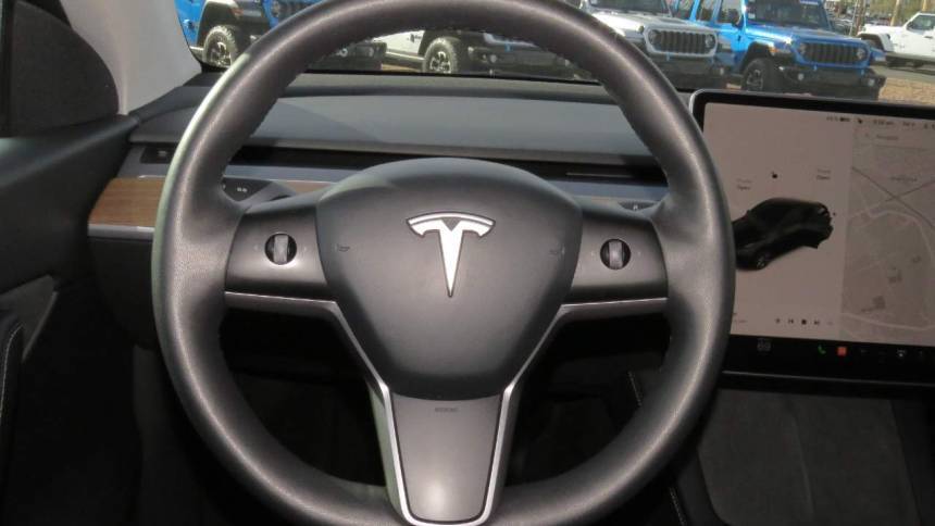 2021 Tesla Model Y 5YJYGDEE5MF204004