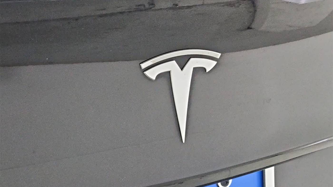 2018 Tesla Model 3 5YJ3E1EB7JF082469