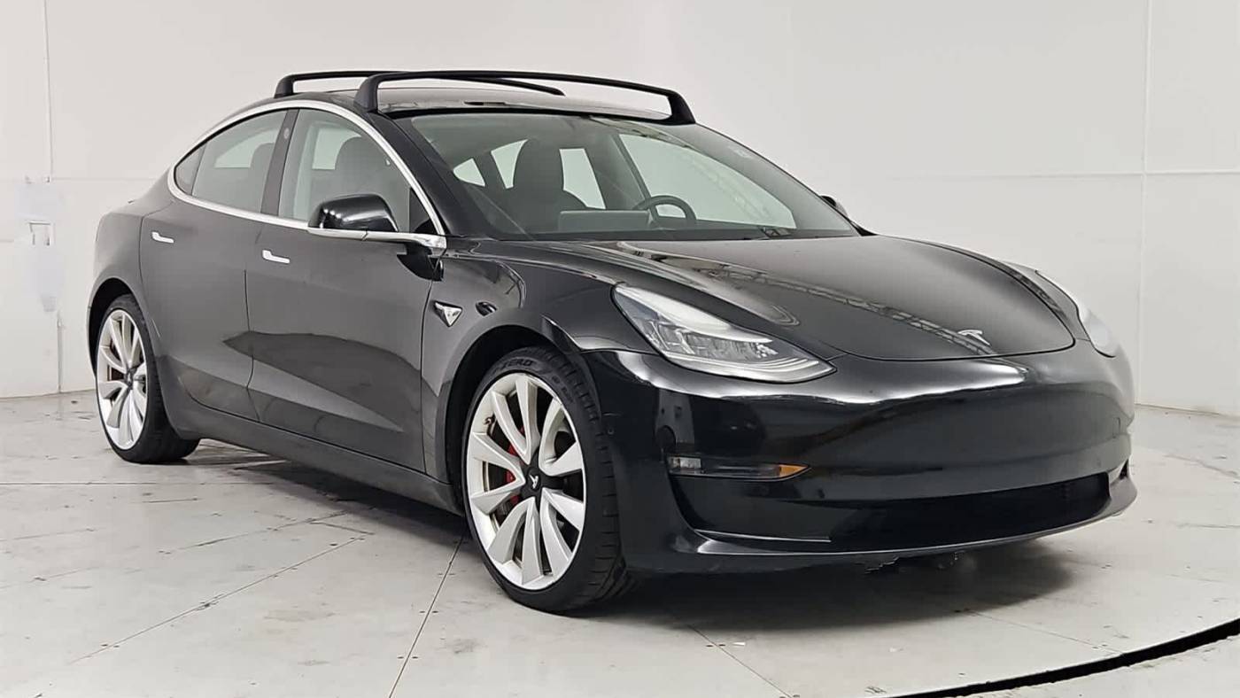 2018 Tesla Model 3 5YJ3E1EB7JF082469