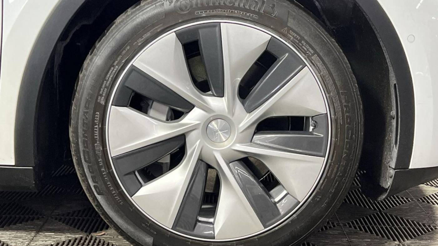 2021 Tesla Model Y 5YJYGAEE8MF201239