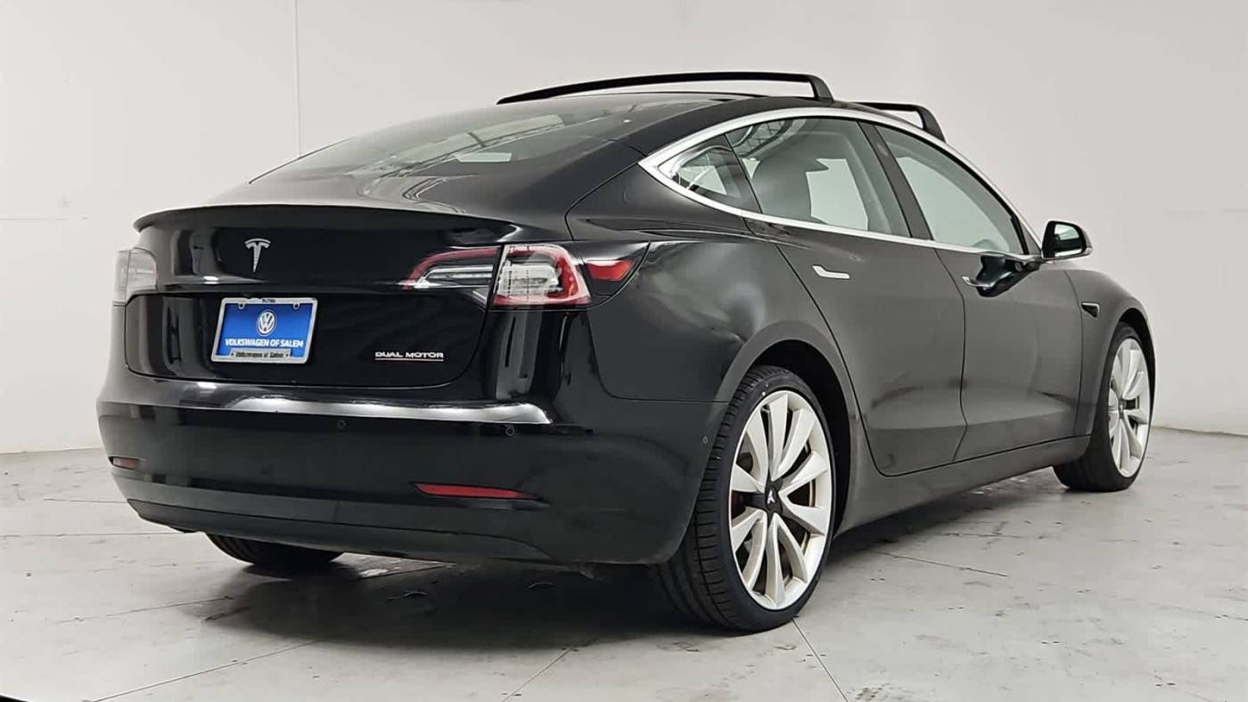 2018 Tesla Model 3 5YJ3E1EB7JF082469