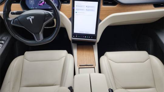 2018 Tesla Model X 5YJXCDE22JF136446