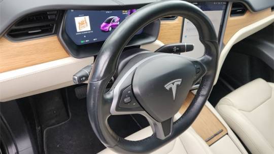 2018 Tesla Model X 5YJXCDE22JF136446