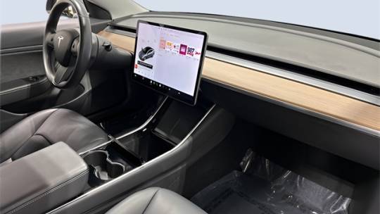 2019 Tesla Model 3 5YJ3E1EB9KF389269