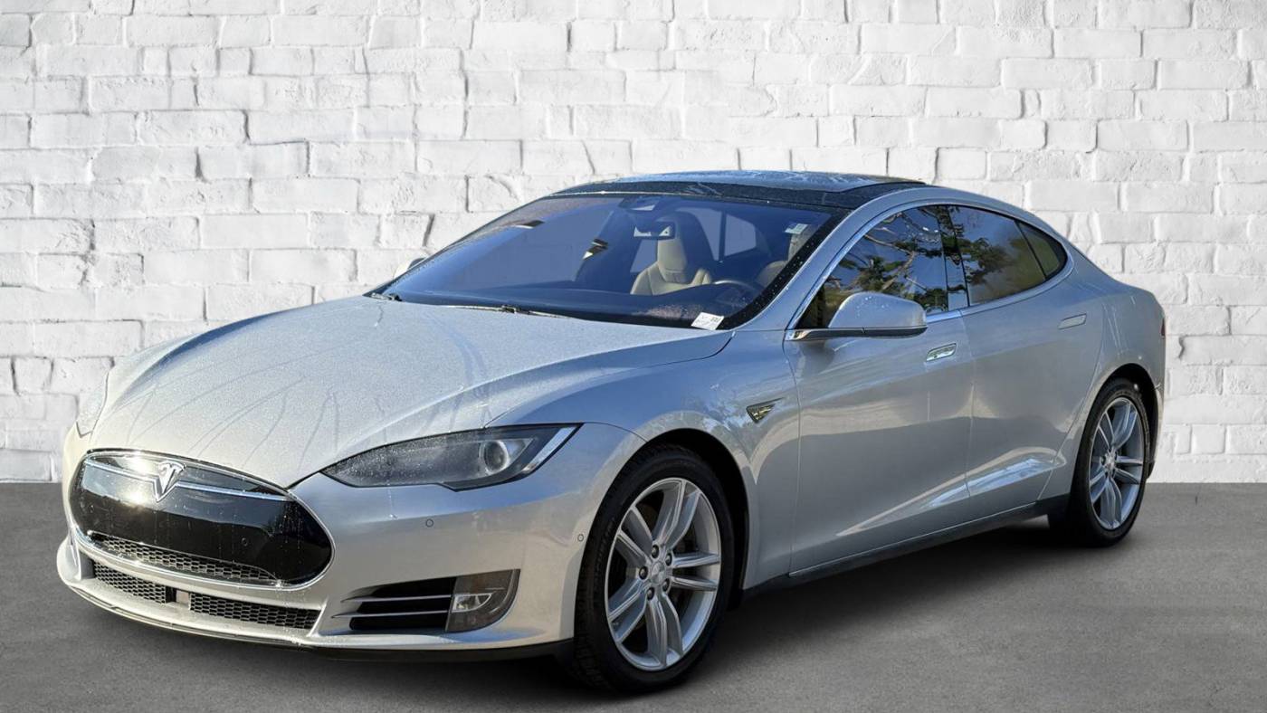 2016 Tesla Model S 5YJSA1E27GF123196