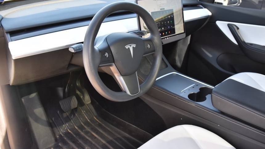 2021 Tesla Model Y 5YJYGAEE5MF158284