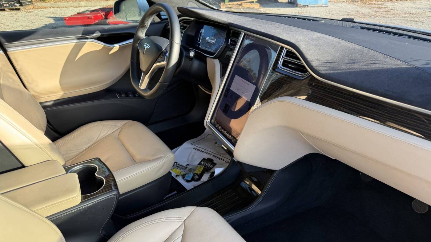 2016 Tesla Model S 5YJSA1E27GF123196