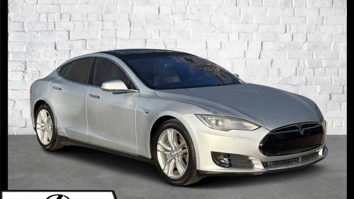 2016 Tesla Model S 5YJSA1E27GF123196