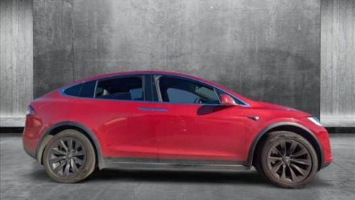 2018 Tesla Model X 5YJXCBE27JF121140