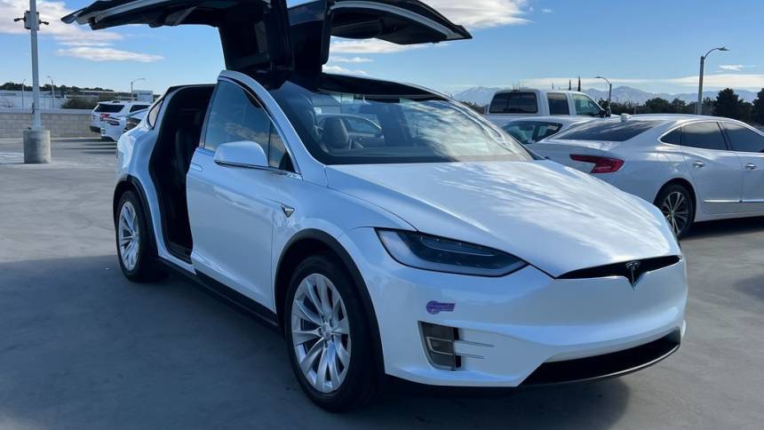 2018 Tesla Model X 5YJXCDE24JF141714