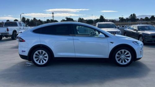 2018 Tesla Model X 5YJXCDE24JF141714