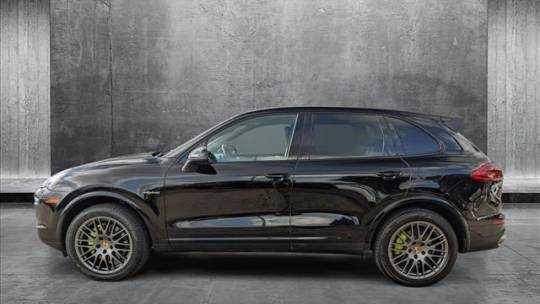 2017 Porsche Cayenne WP1AE2A25HLA74833