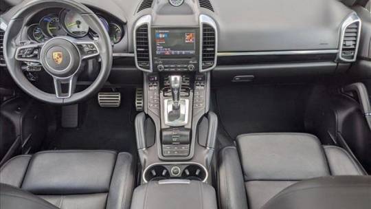 2017 Porsche Cayenne WP1AE2A25HLA74833