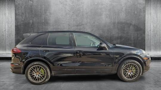 2017 Porsche Cayenne WP1AE2A25HLA74833