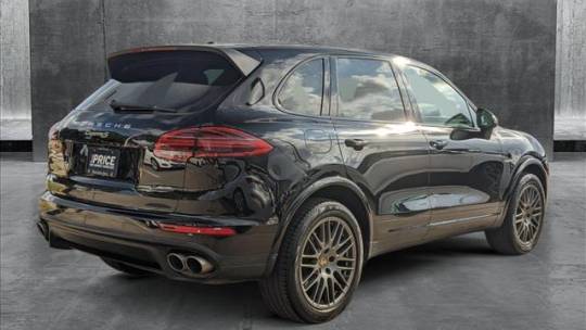 2017 Porsche Cayenne WP1AE2A25HLA74833