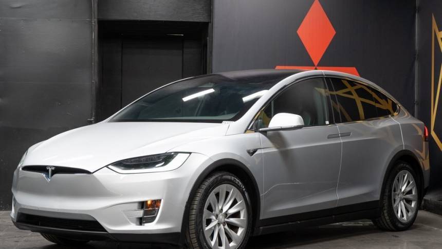 2018 Tesla Model X 5YJXCDE21JF101414