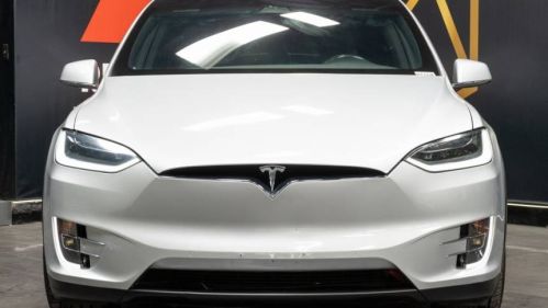 2018 Tesla Model X 5YJXCDE21JF101414