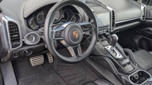 2017 Porsche Cayenne WP1AE2A25HLA74833