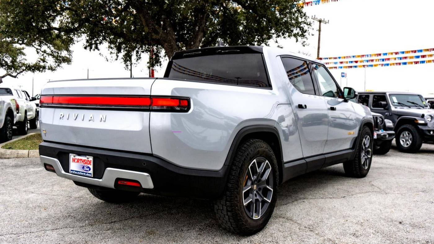 2023 Rivian R1T 7FCTGAAL3PN000377