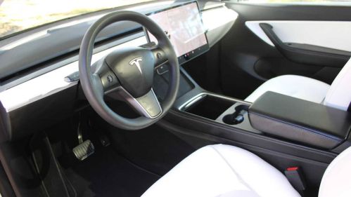 2021 Tesla Model Y 5YJYGDEE4MF304014