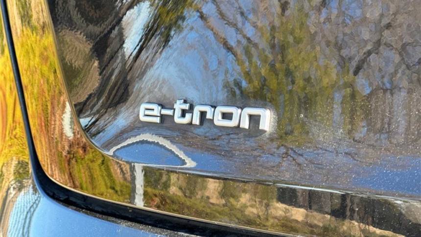 2019 Audi e-tron WA1VABGE1KB014202