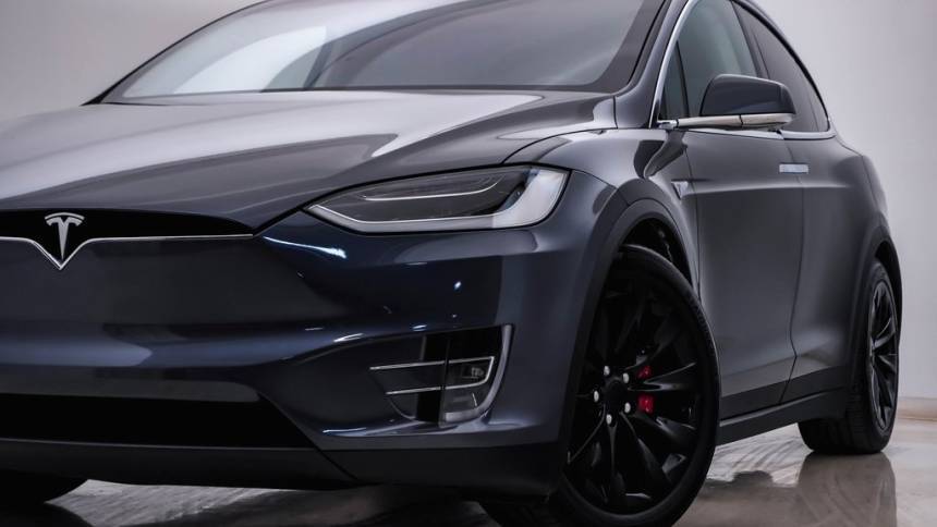 2016 Tesla Model X 5YJXCBE42GF000686