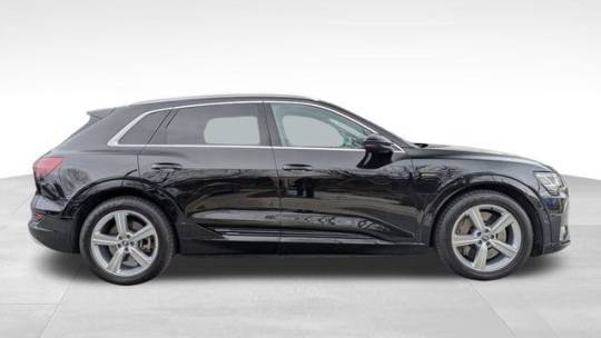 2019 Audi e-tron WA1LAAGE5KB022269