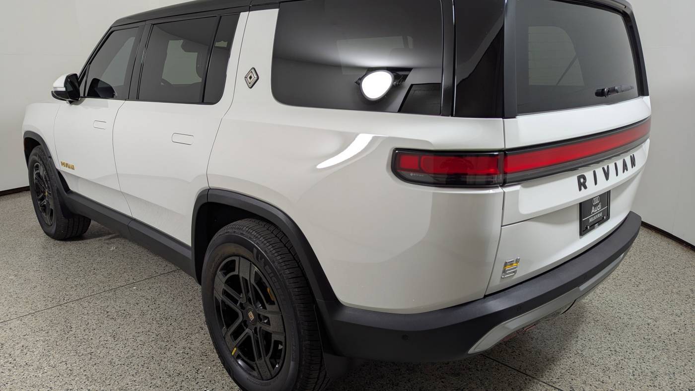 2023 Rivian R1S 7PDSGABA7PN016248