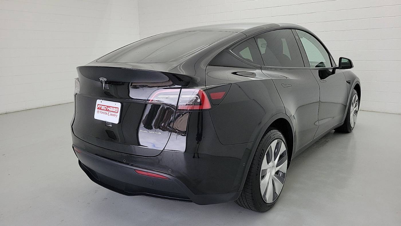 2021 Tesla Model Y 5YJYGDEE2MF185900