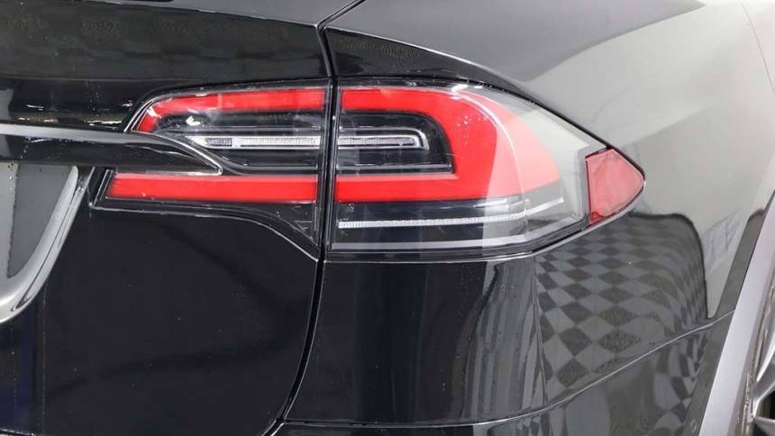 2022 Tesla Model X 7SAXCBE54NF328443