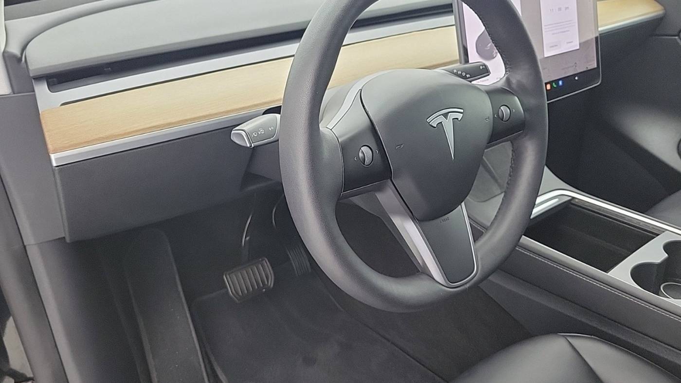 2021 Tesla Model Y 5YJYGDEE2MF185900