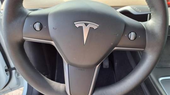 2021 Tesla Model Y 5YJYGDEEXMF196790