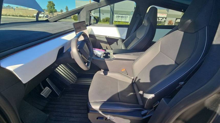 2024 Tesla Cybertruck 7G2CEHEE5RA016589