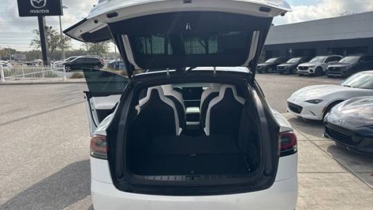 2022 Tesla Model X 7SAXCBE61NF332975