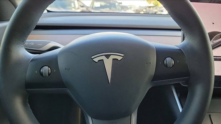 2021 Tesla Model Y 5YJYGDEE4MF074104