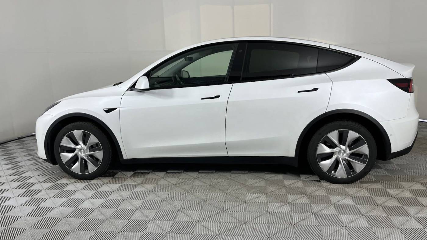 2021 Tesla Model Y 5YJYGDEE2MF117399