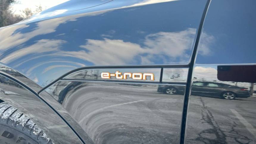 2021 Audi e-tron WA12AAGE1MB013857