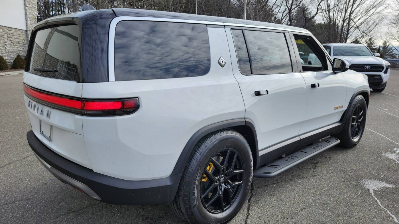 2023 Rivian R1S 7PDSGABA7PN027900