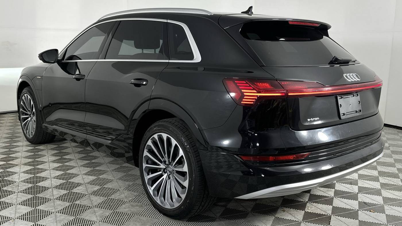 2019 Audi e-tron WA1VAAGE7KB024968